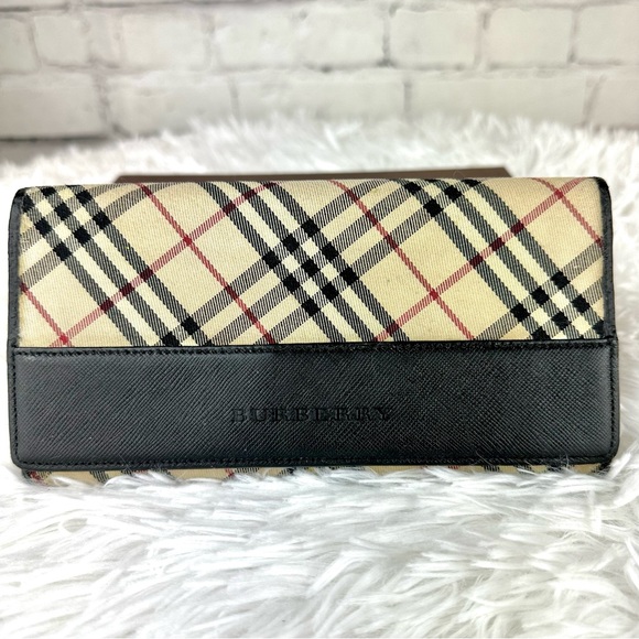 Burberry long wallet *READ* - Picture 1 of 15